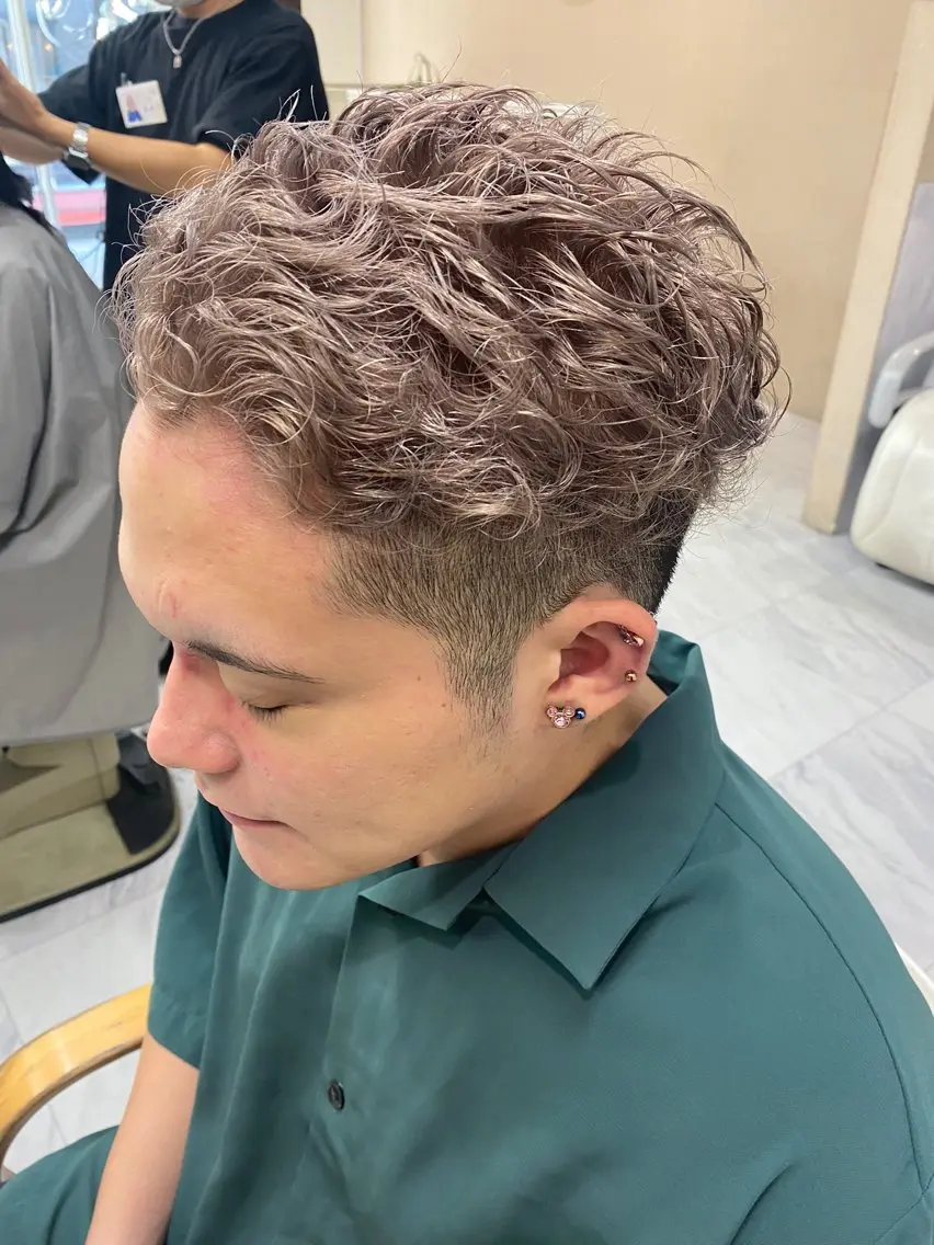 ショート カラー ヘアアレンジ メンズ メンズブリーチ メンズハイトーン ブリーチ デザインカラー ダブルカラー ヘアカラー トリートメント 目黒 碧人のヘアスタイル