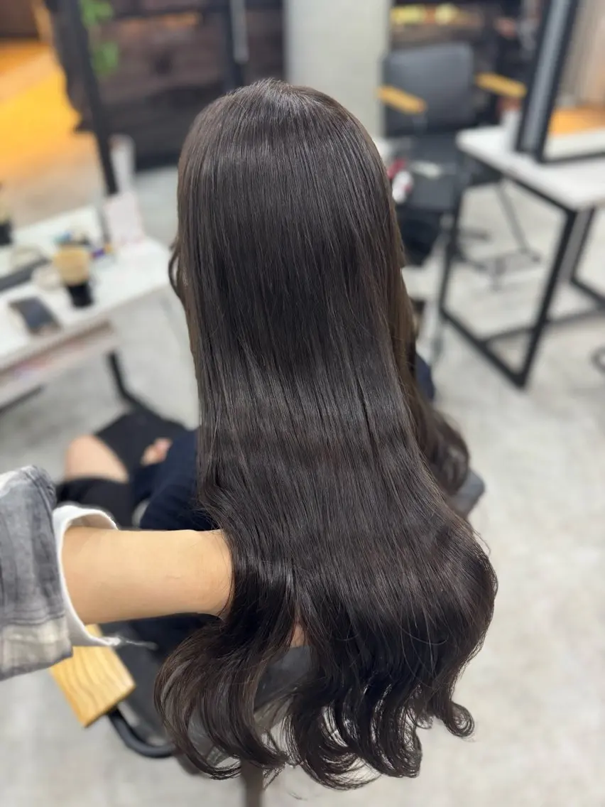 ロング カラー アッシュ アッシュブラウン ベージュカラー 黒髪 ブリーチ カット ヘアカラー トリートメント 赤み無し柔らかカラー 【梅田】madokaのヘアスタイル