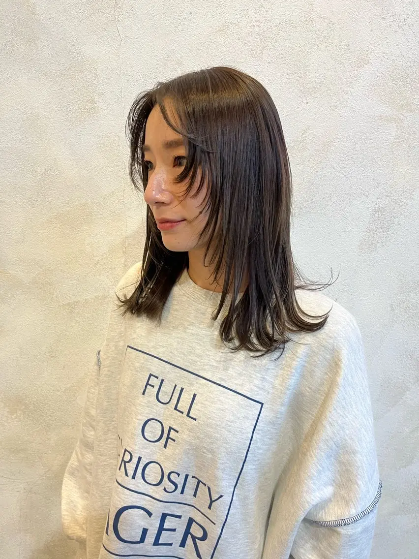 セミロング 透明感カラー人気 ナンバーワンMIYUのヘアスタイル