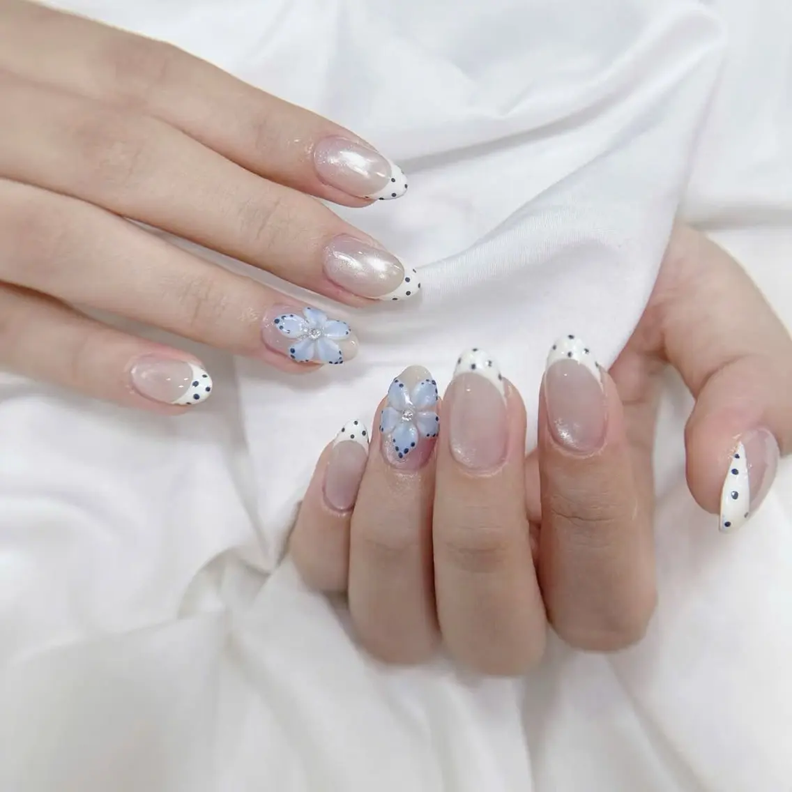 ネイル チークネイル ドット フレンチネイル グラデーション 韓国ネイル ハンドネイル Minette nailrinrinのネイルデザイン