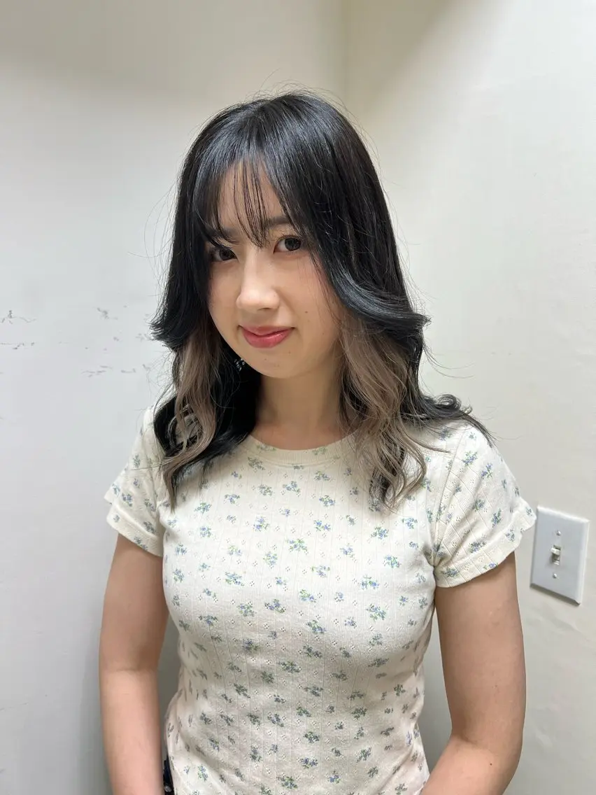 ミディアム カラー ayaka🫧 梅田ダブルカラーのヘアスタイル