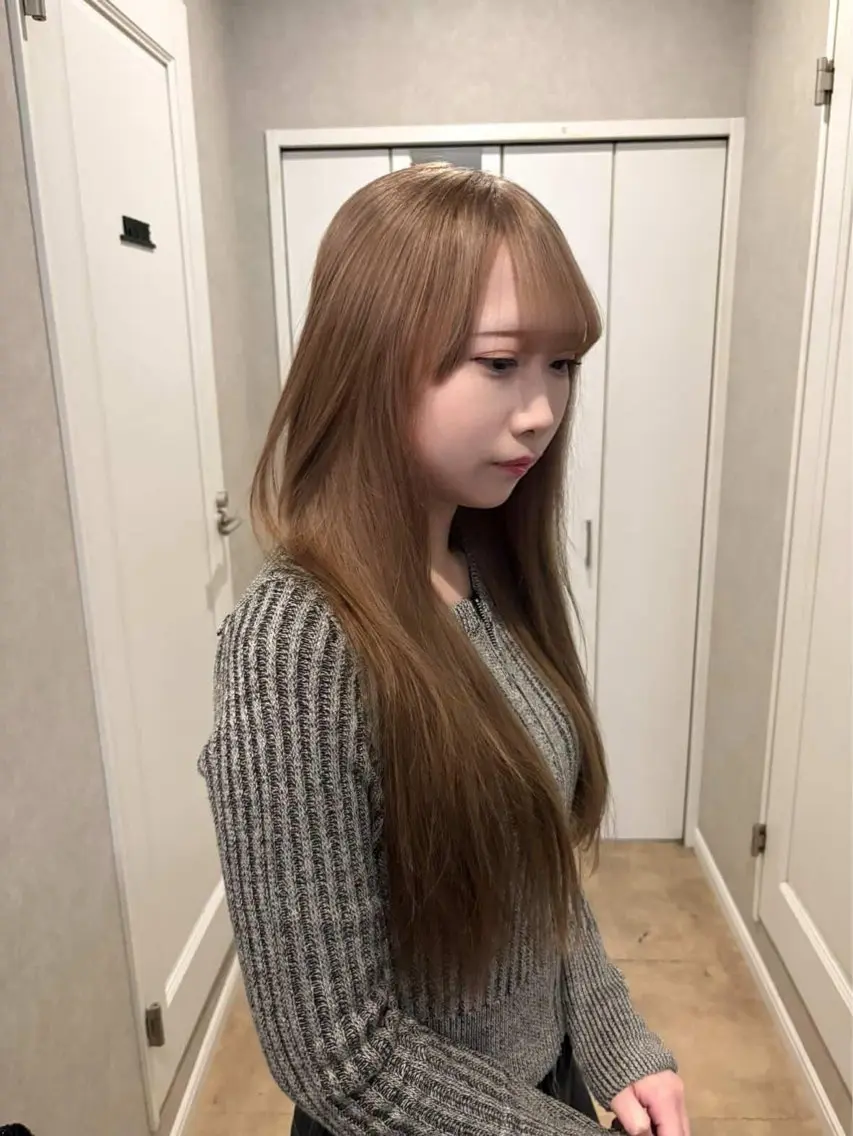 ロング カラー ベージュカラー 透明感カラー ハイトーンカラー ミルクティーベージュ ヘアカラー 田所 煌斗のヘアスタイル