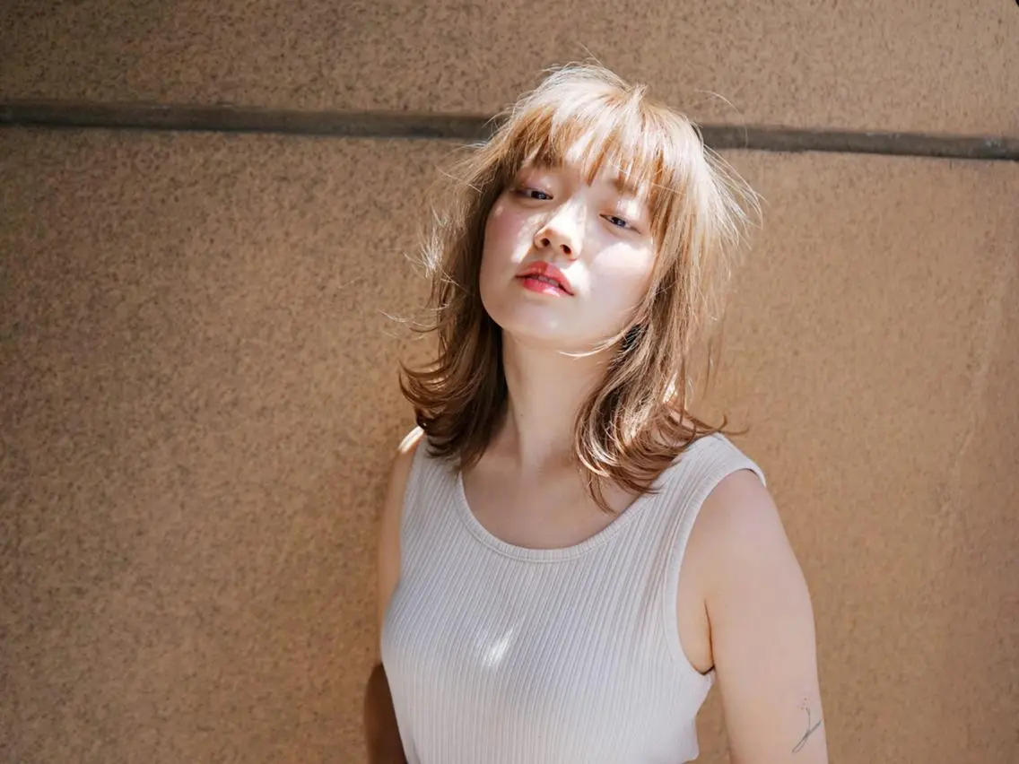 セミロング カラー パーマ ヘアアレンジ アディクシーカラー アッシュ バレイヤージュ ベージュカラー ブリーチ newi grande 横浜店のヘアスタイル