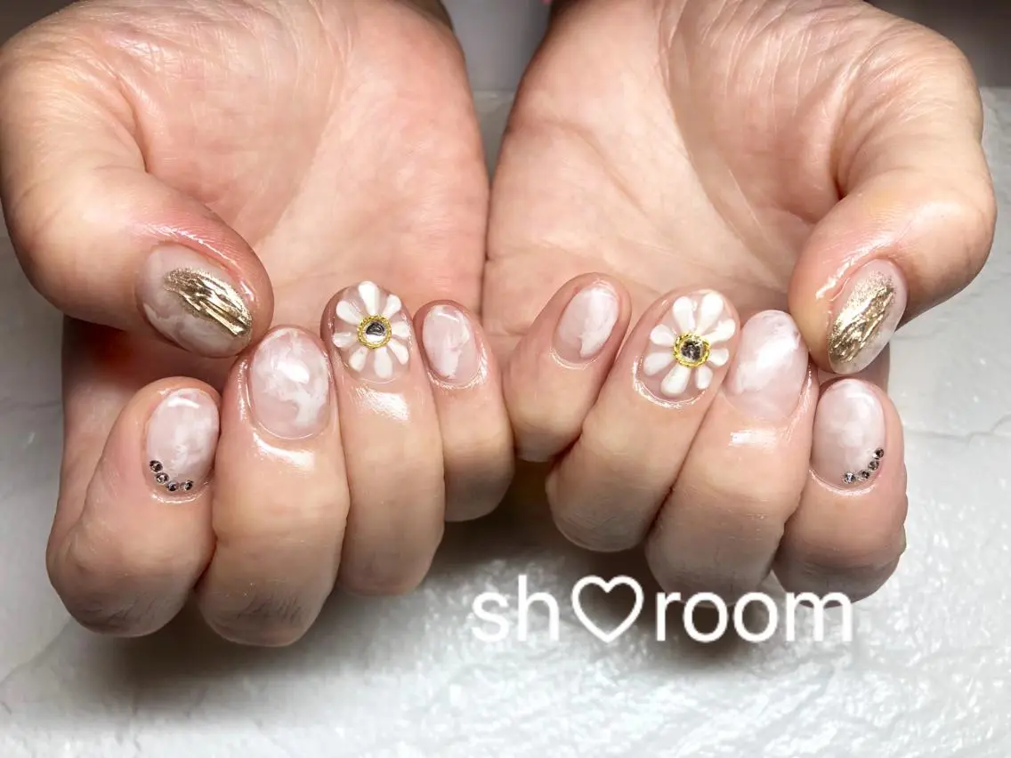 ネイル アートネイル フラワーネイル フットネイル フレンチネイル キラキラネイル Nail salon Ruuのネイルデザイン