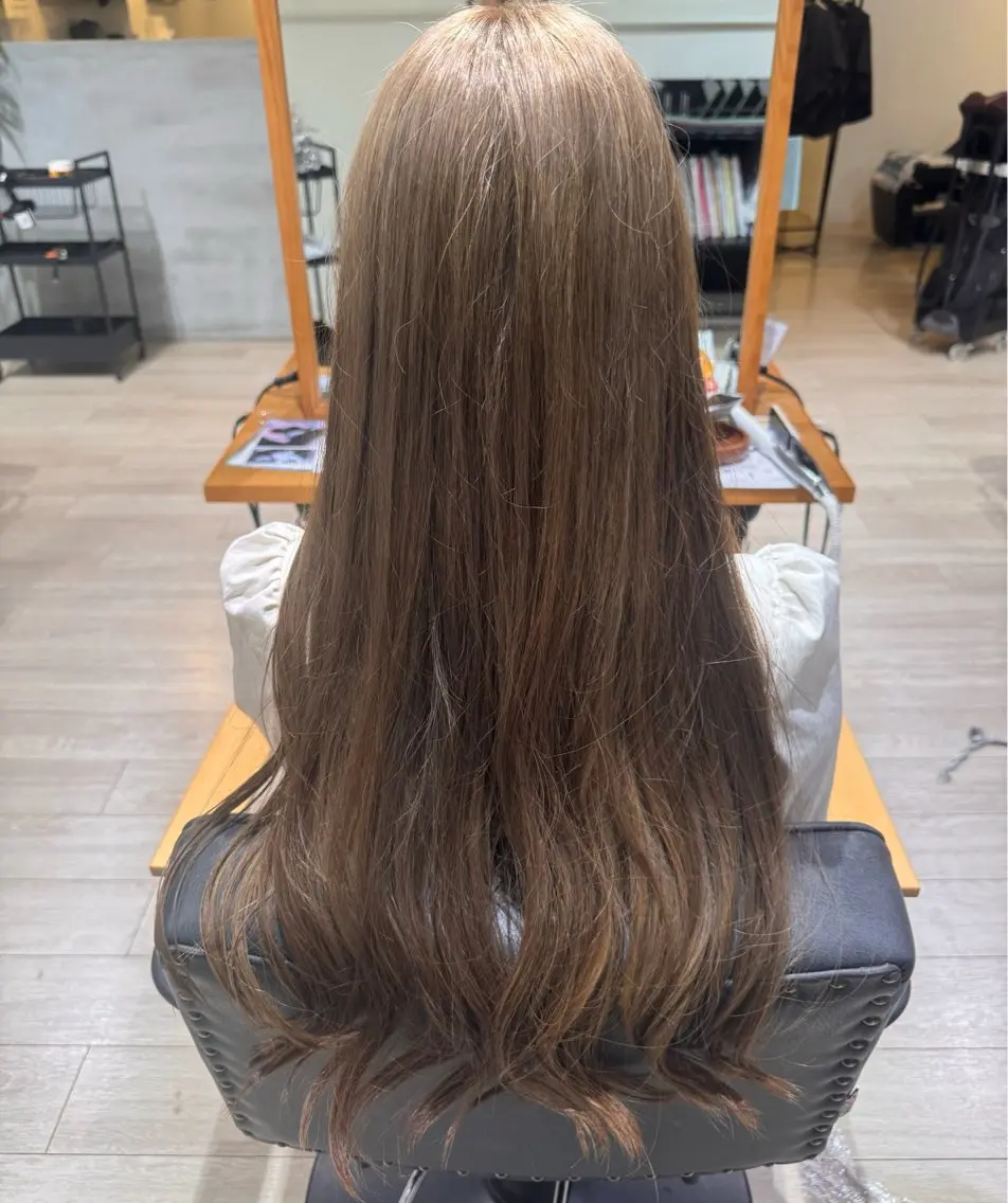 ロング カラー アッシュ ベージュカラー ブリーチ ヘアカラー 蒲 悠聖のヘアスタイル
