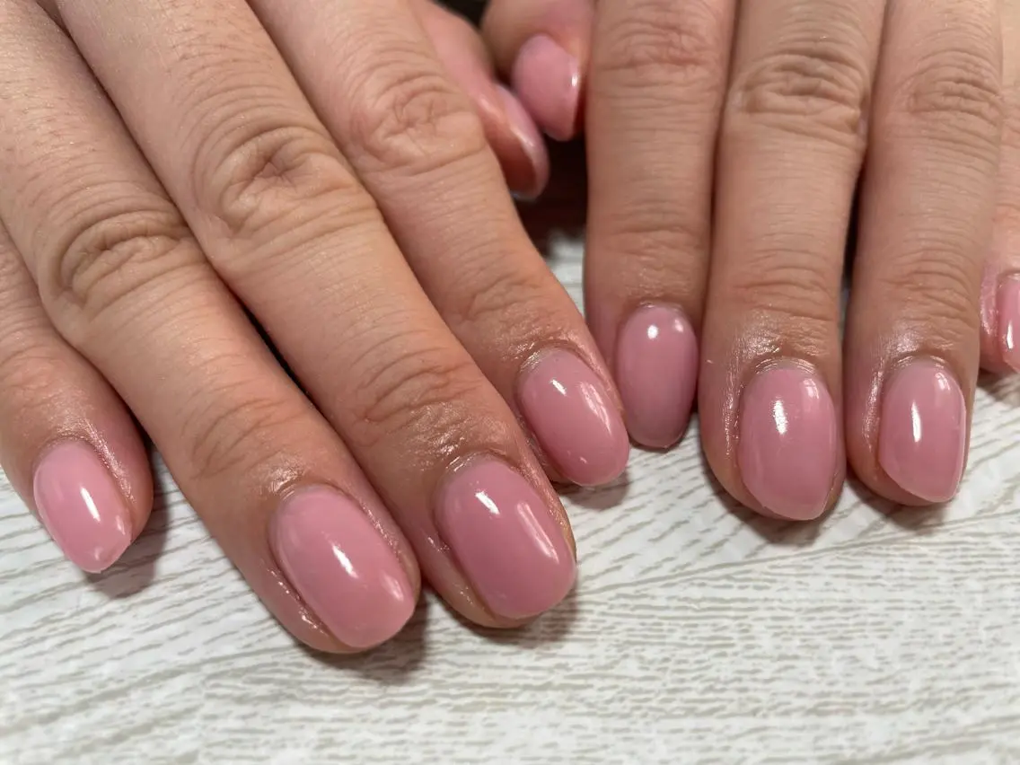 ネイル ワンカラーネイル ピンク シンプルネイル ハンドネイル Ulu  Nail 🌱MOMOKAのネイルデザイン