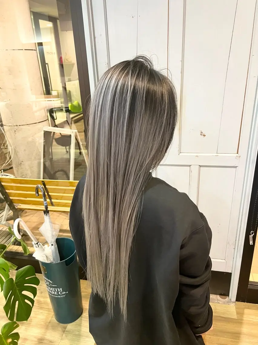 ロング カラー バレイヤージュ ブリーチ レイヤーカット ヘアカラー トリートメント 堀 望美のヘアスタイル