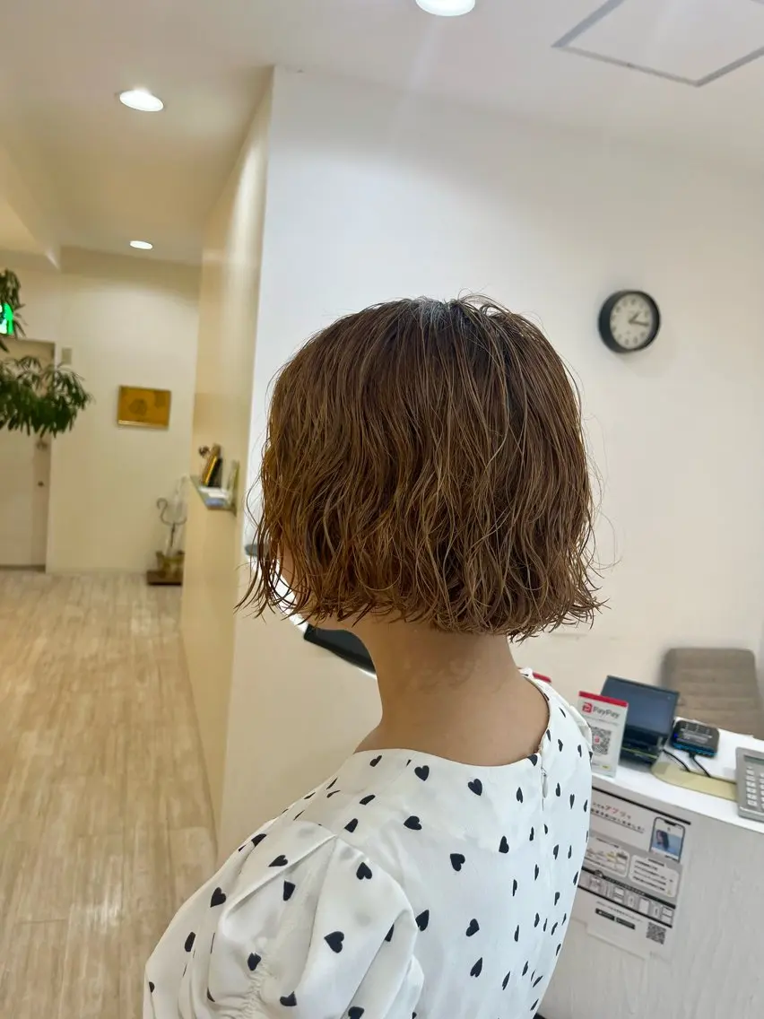ショート カラー パーマ カット パーマ トリートメント つぼみ/パーマ ／レイヤー／ボブのヘアスタイル