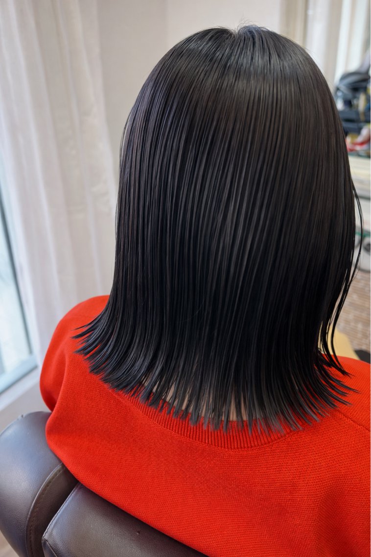ミディアム カラー 黒髪 ブルーカラー ブルーブラック カット ヘアカラー トリートメント 森光みやび / WILLOW京橋のヘアスタイル
