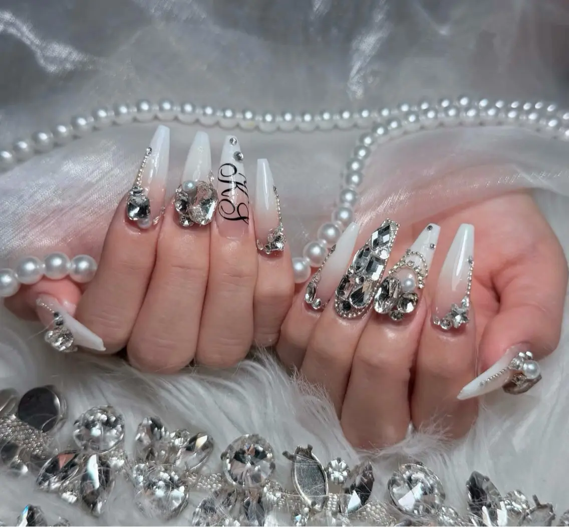 ネイル アートネイル ボルドー フレンチネイル ジェルネイル 氷ネイル・うるうるネイル ハンドネイル Julie NailSalonのネイルデザイン