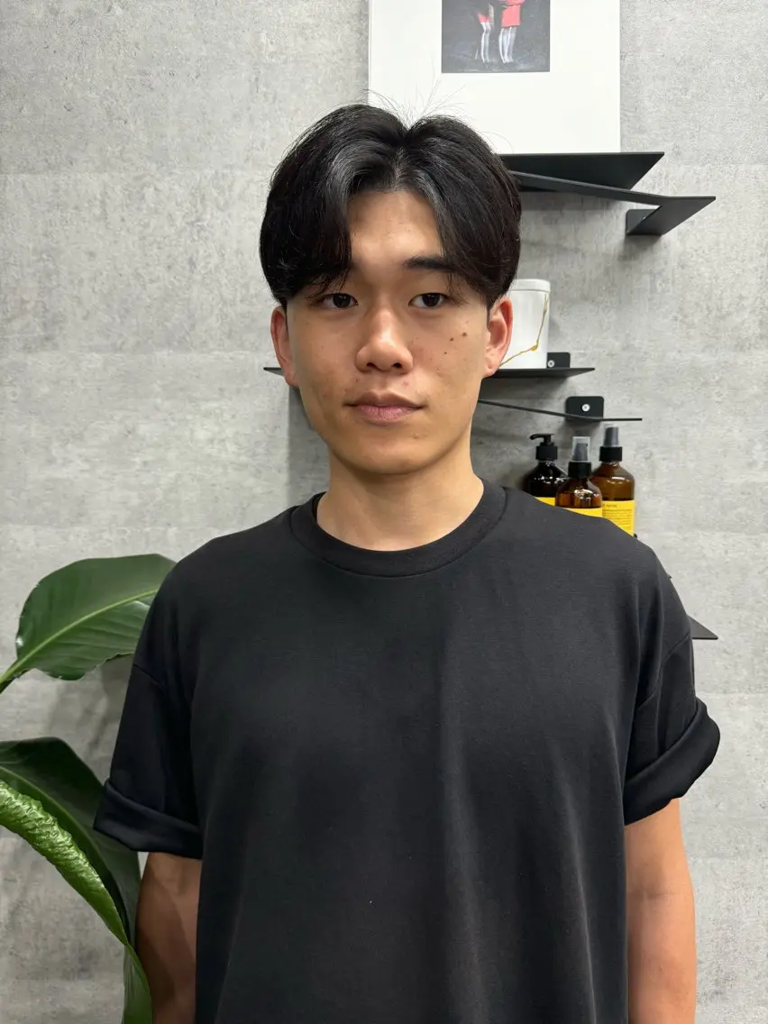 韓国人の様なヘアスタイルに✨ センターパートの方オススメ! メンズカット➕ダウンパーマandスポットパーマ ミニモ学割✨の写真