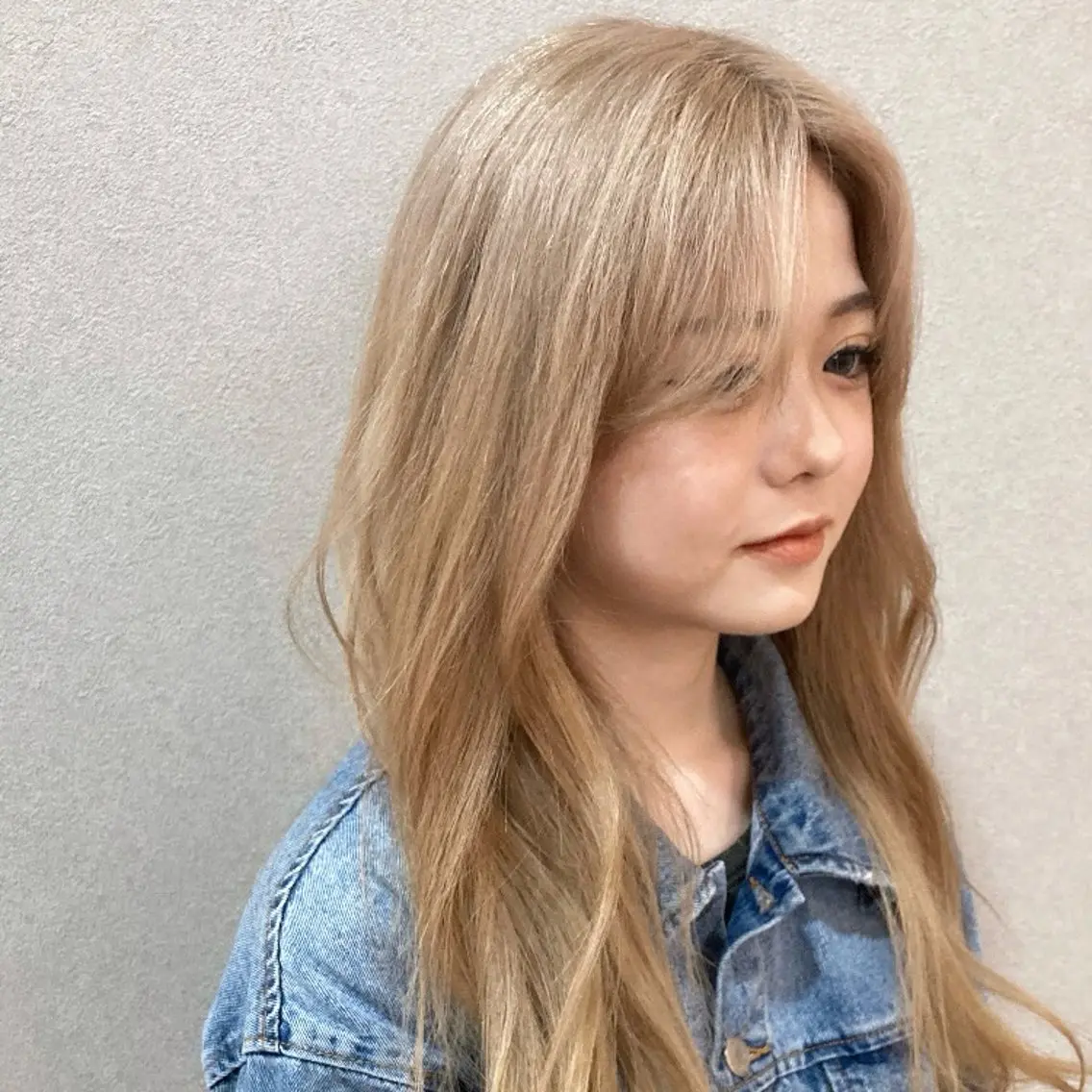 ロング カラー 抜きっぱなしブロンド ヘアカラー 前田 知輝のヘアスタイル