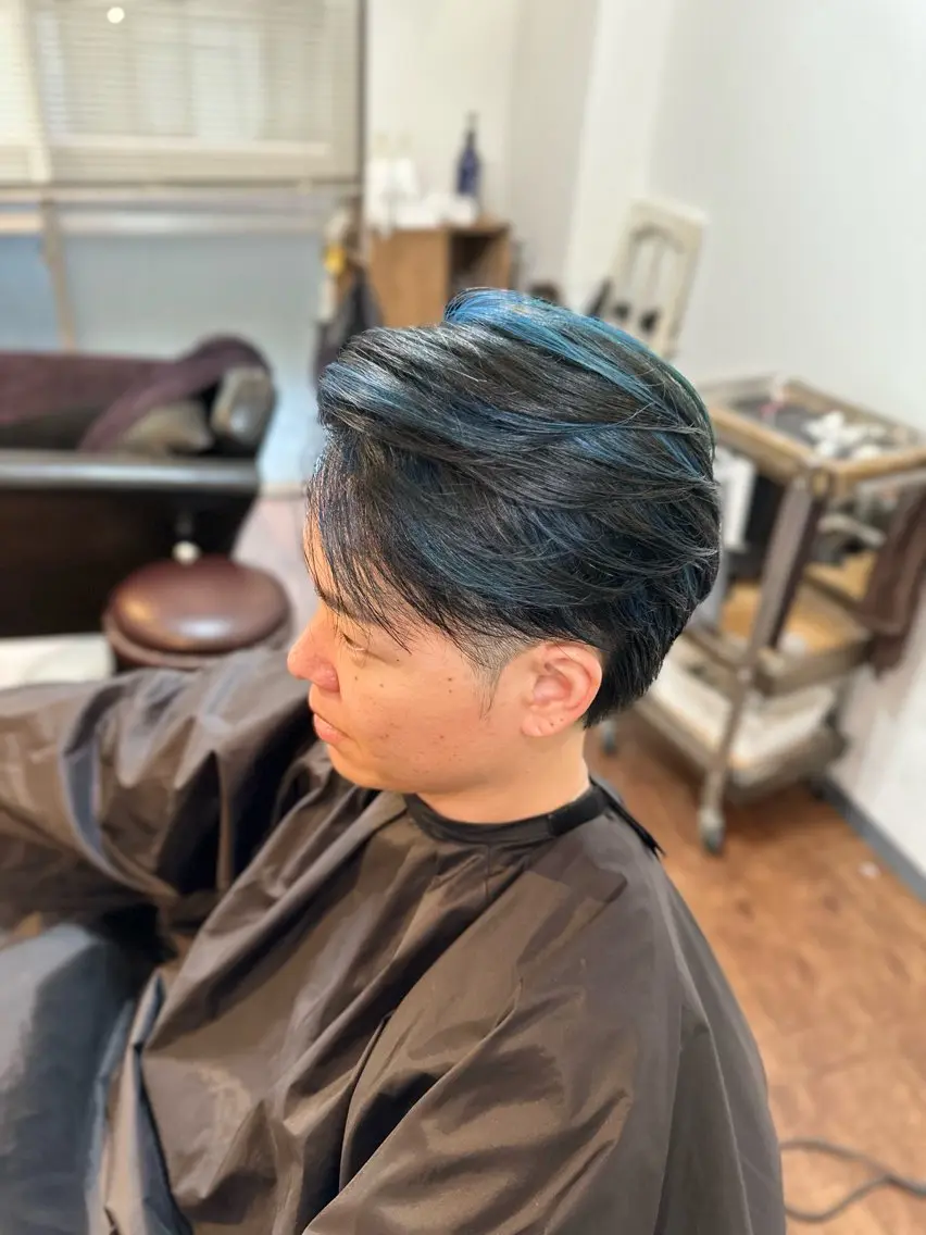 ミディアム カラー メンズ メンズハイライト ブルーカラー ハイライトカラー ハイライト カット ヘアカラー トリートメント Luzir⭐︎ GEN⭐︎のヘアスタイル