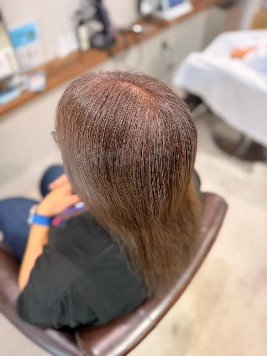 カラー 手話/耳が聞こえない 🦻🏻/山本しずほのヘアスタイル