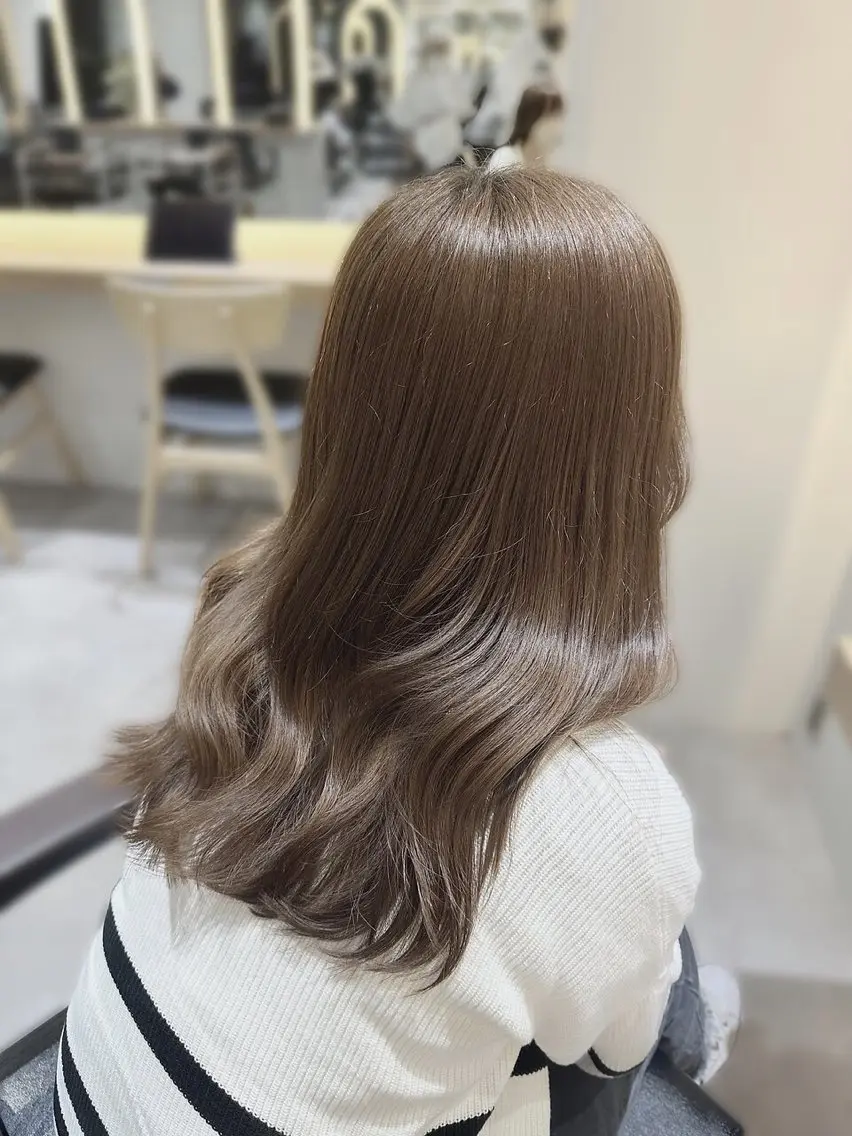 セミロング カラー ヘアアレンジ アッシュ アッシュブラウン ベージュカラー ブリーチ ブラウンカラー ヘアカラー トリートメント 🌈髪質改善💕 縮毛矯正✨青木まで✨のヘアスタイル