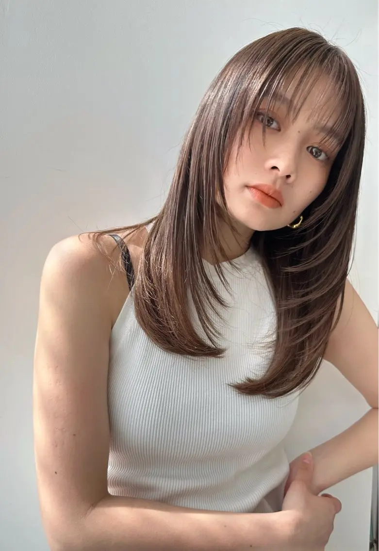 セミロング カラー レイヤーカット 外ハネヘア カット ヘアカラー トリートメント 鈴木 一貴のヘアスタイル