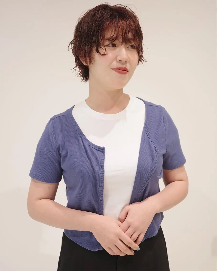 ショート カラー パーマ くせ毛 レイヤーカット ショートヘア ニュアンスパーマ カット ヘアカラー パーマ トリートメント (h)wim ウィムのヘアスタイル