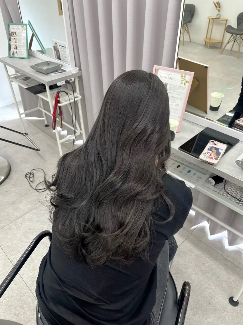 ロング カラー 柔らかオリーブ🌿 HIMARI🌻のヘアスタイル
