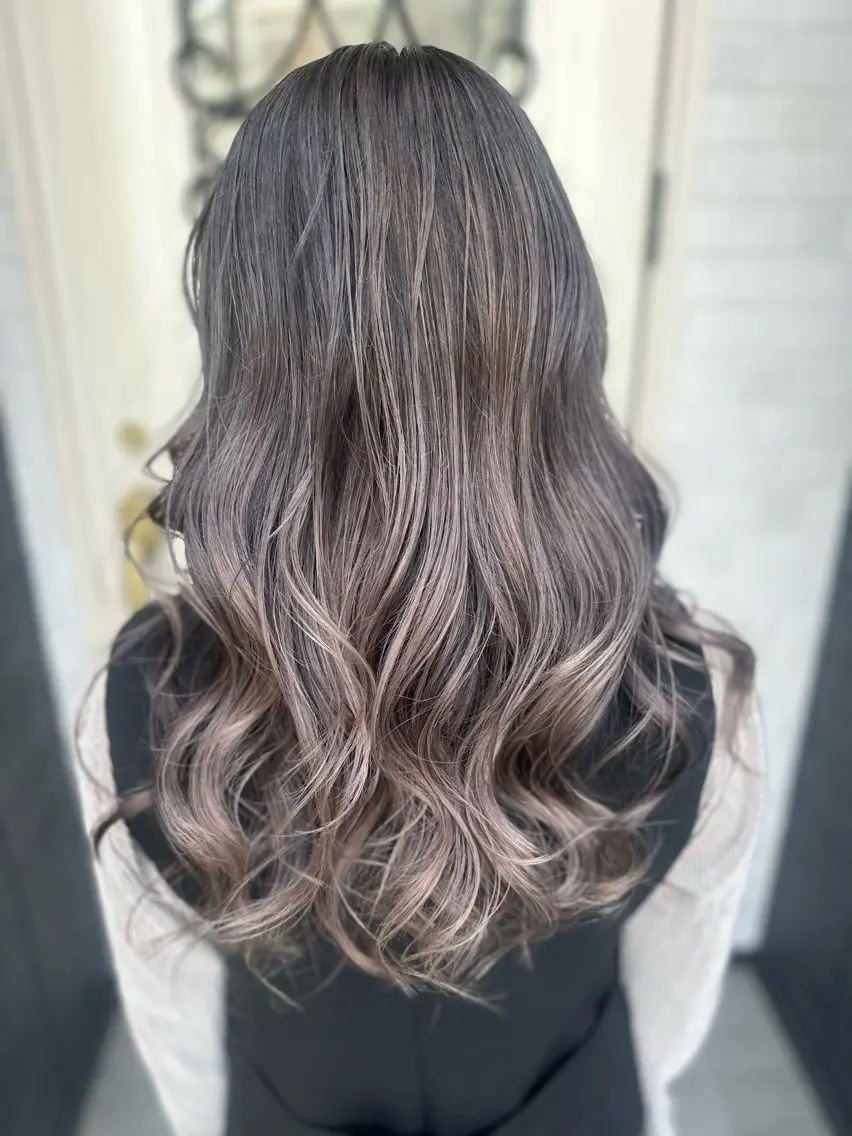 ロング カラー バレイヤージュ レイヤーカット ヘアカラー トリートメント K Harukaのヘアスタイル