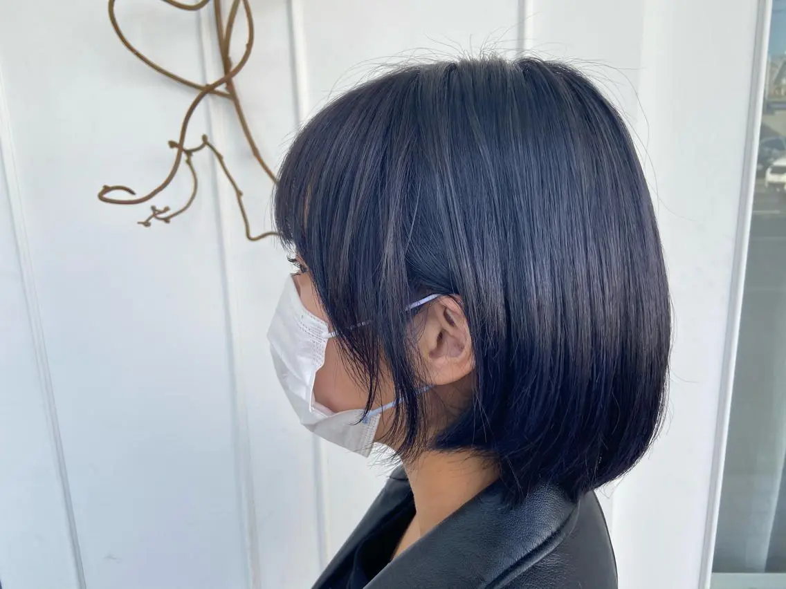 ショート カラー 黒髪 ブリーチ ブルーカラー ブルーブラック RuLaN AMIのヘアスタイル