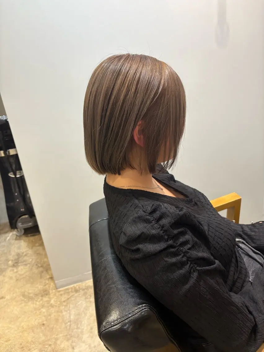 ミディアム カット ヘアカラー 小堀 いぶきのヘアスタイル