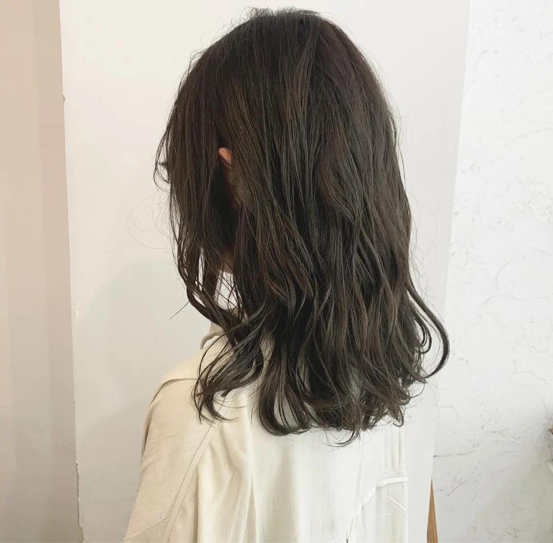 ロング カラー グレージュ オリーブグレージュ オリーブグレー 渋谷ブリーチカラー 韓国ヘアyuikoのヘアスタイル