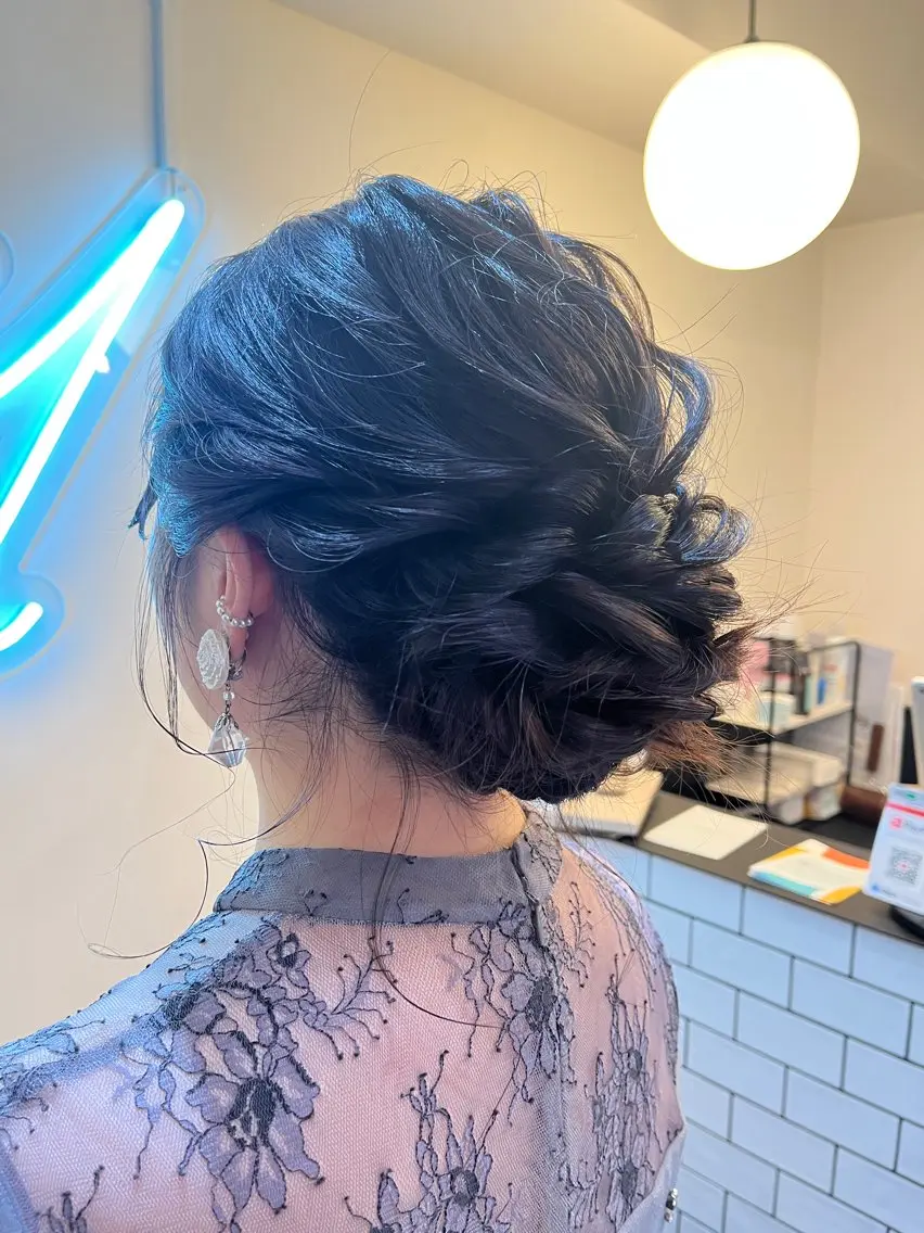 セミロング ヘアアレンジ ヘアセット ハイトーンカラー 🦋yuri🦋のヘアスタイル