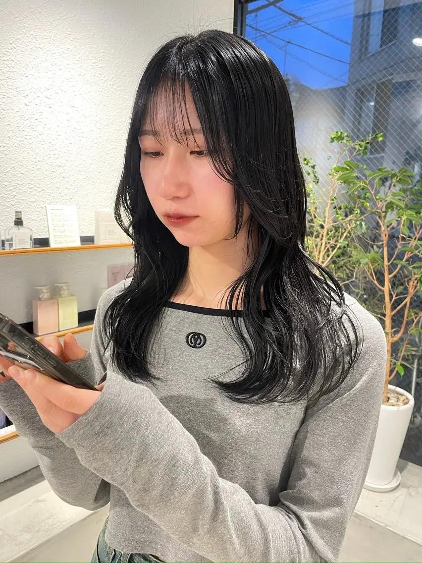 ロング カラー 黒髪 ブルーカラー ブルーブラック ユウナ🎀レイヤー/ 暖色カラーのヘアスタイル