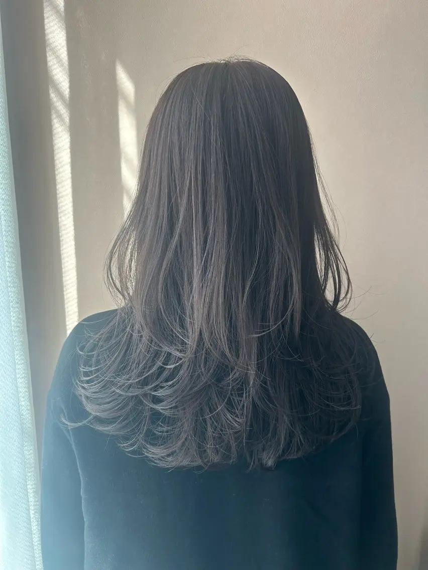 ロング カラー ブリーチ 透明感カラー グレージュ ラベンダーカラー ラベンダーグレージュ hubhair レイヤー/透明感のヘアスタイル