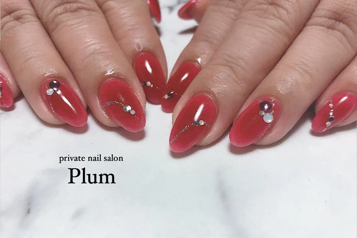 ネイル チークネイル 赤色 Plum nailのネイルデザイン
