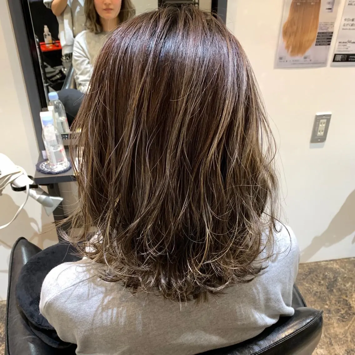 ミディアム カラー UMEDA FIGAROのヘアスタイル