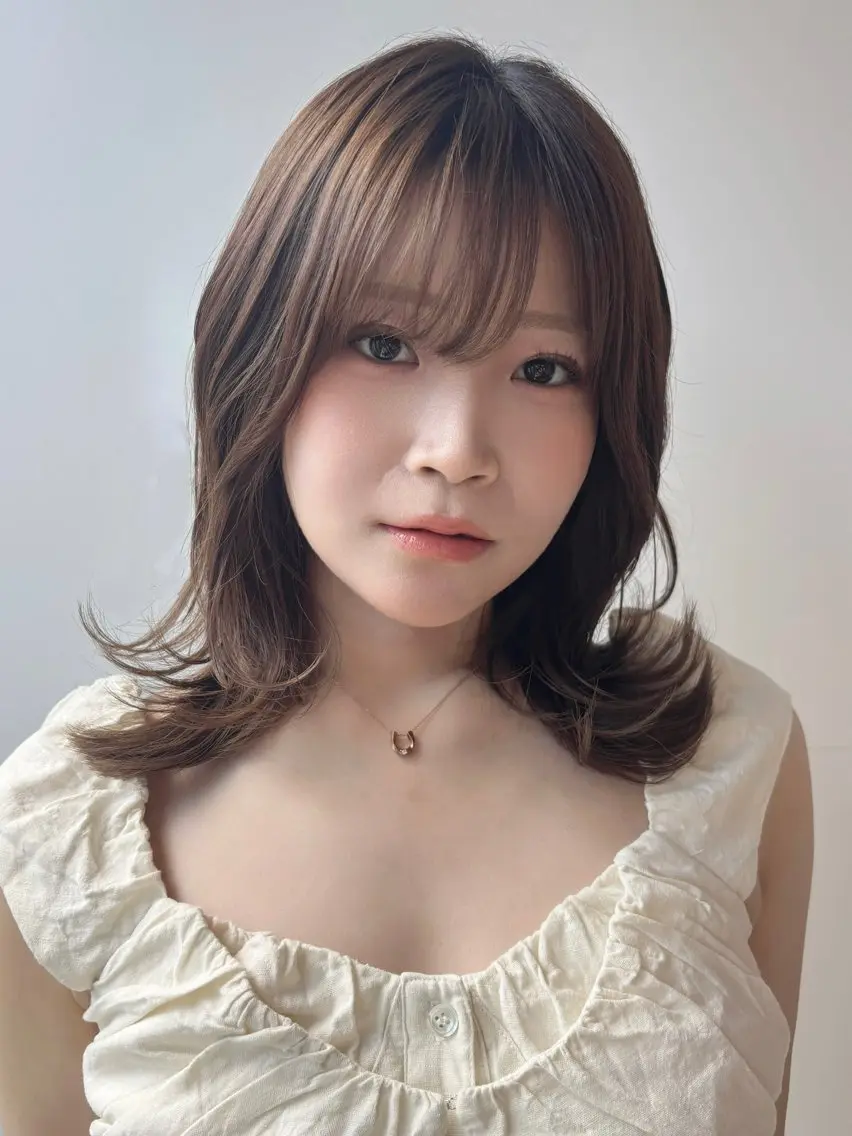 ミディアム レイヤーカット 小顔カット ヘアカラー トリートメント レイヤー×透明感 ヘアセット/ミサトのヘアスタイル
