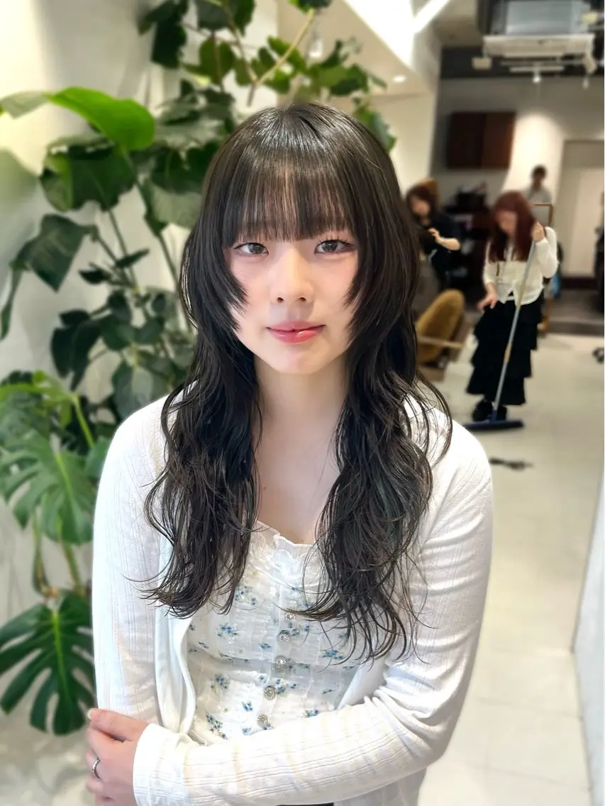 セミロング カラー グレージュ オリーブグレージュ オリーブグレー カット ヘアカラー トリートメント レイヤーカット/ブラ ウンカラー/河野凜のヘアスタイル