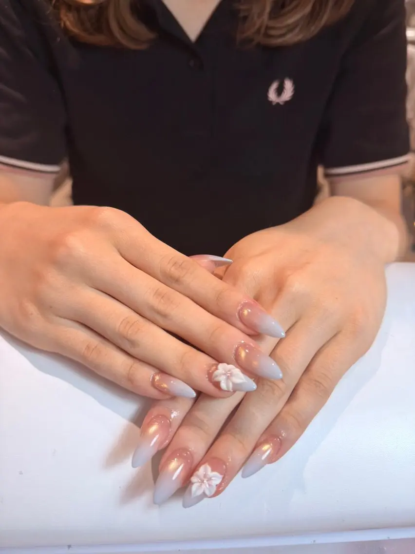 ネイル アートネイル チークネイル フレンチネイル グラデーション キラキラネイル ハンドネイル Risa_ Nailのネイルデザイン