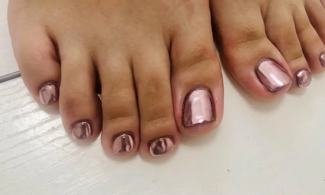 ネイル フットネイル ミラーネイル フットネイル mogunail &blowのネイルデザイン