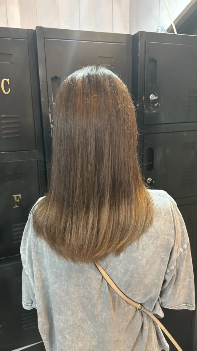 カラー 八木 輝のヘアスタイル