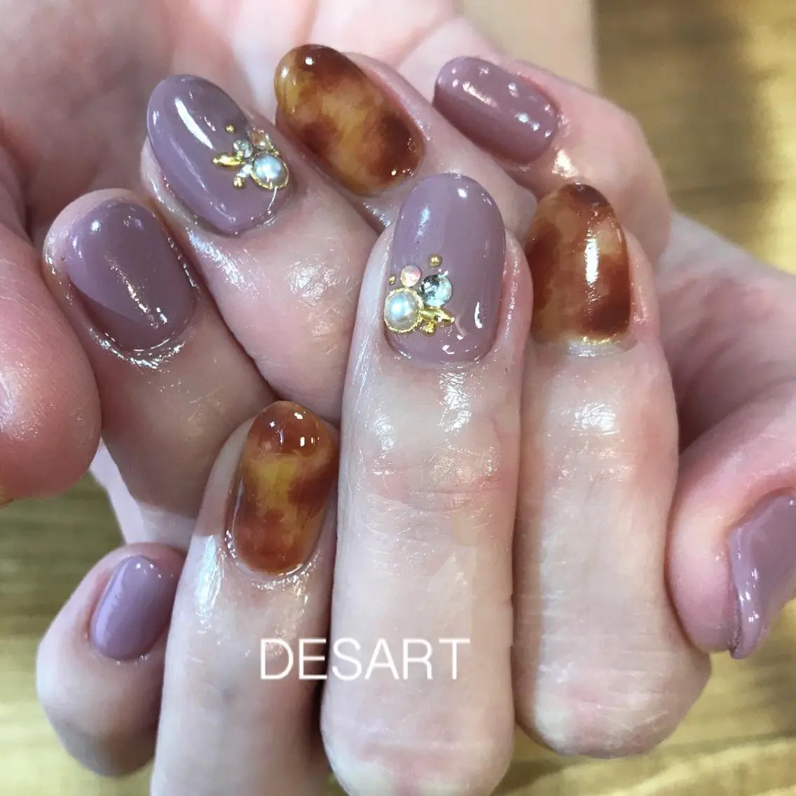 ネイル べっ甲ネイル ”salon" そりまちゆうこのネイルデザイン