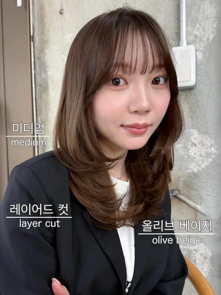 セミロング カラー ベージュカラー オリーブベージュ レイヤーカット カット ヘアカラー 🤍レイヤー✖️透明 感/Haruna🤍のヘアスタイル