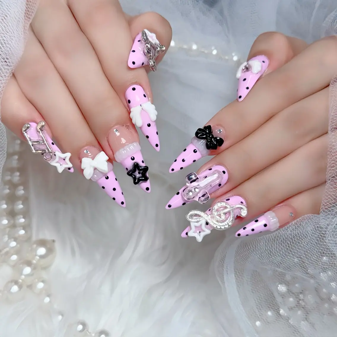 ネイル オーロラネイル チークネイル 桜ネイル クリアネイル ドット ハンドネイル Rin Nail Shinokuboのネイルデザイン
