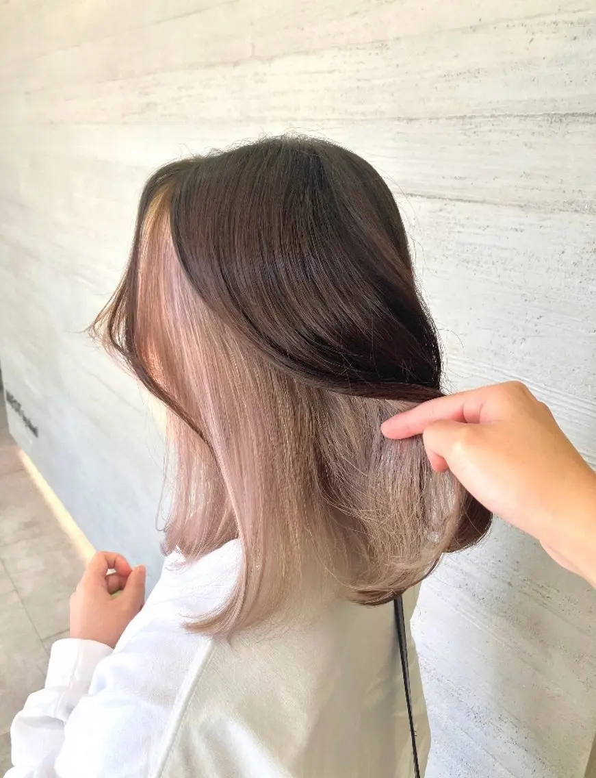 ショート カラー ベージュカラー ピンクカラー ピンクベージュ ホワイトピンク ホワイトピンクベージュ ヘアカラー サキ🤍ハイトーン 🪩レイヤーカットのヘアスタイル