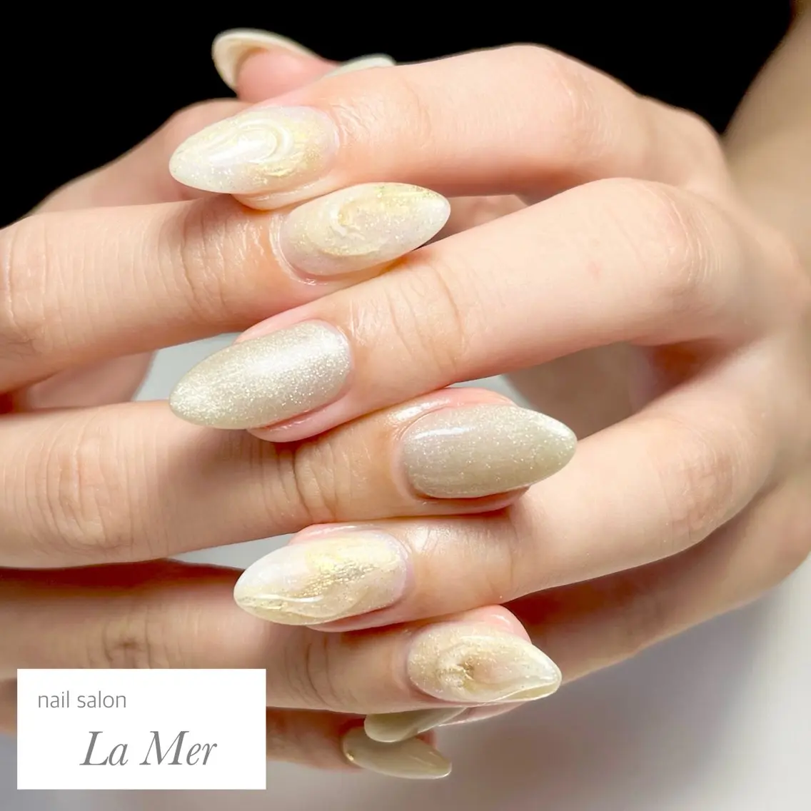 ネイル ゴールド キラキラネイル マグネットネイル ミラーネイル ニュアンスネイル ハンドネイル nailsalon La Merのネイルデザイン
