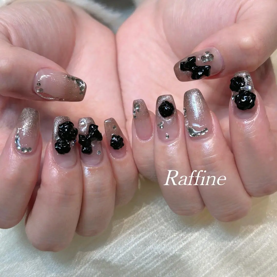 ネイル RAFFINE haru🦋🩵のネイルデザイン