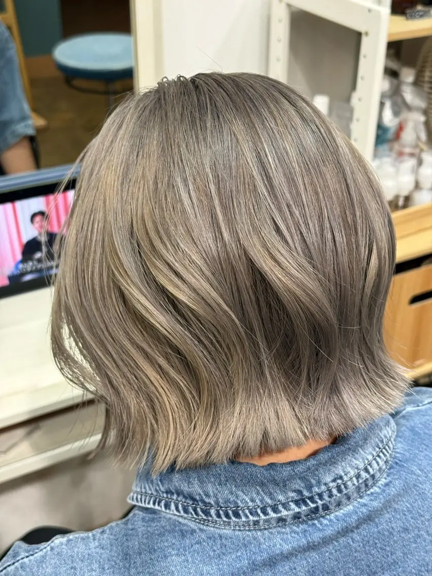 カラー ベージュカラー ブリーチ ハイトーンカラー ミルクティーベージュ ヘアカラー トリートメント Snaly カラー特化ページのヘアスタイル
