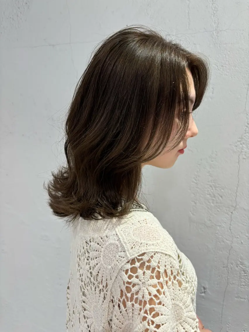 ミディアム カラー ベージュカラー グレージュ 顔まわりレイヤー 外国人風カラー レイヤーカット カット ヘアカラー トリートメント サソウ ユリエ🥥のヘアスタイル