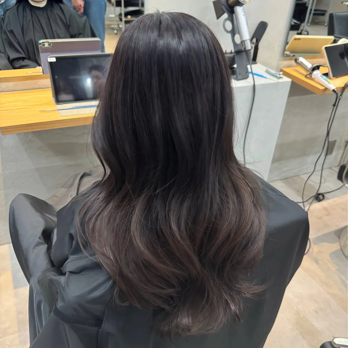 カラー ヘアカラー トリートメント Anna / TWINのヘアスタイル