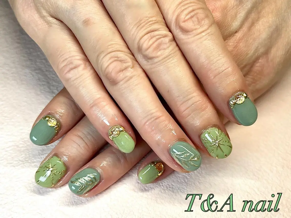 ショート ネイル 長さ出し ジェルネイル ゴールド ニュアンスネイル スカルプネイル T&A nailのネイルデザイン