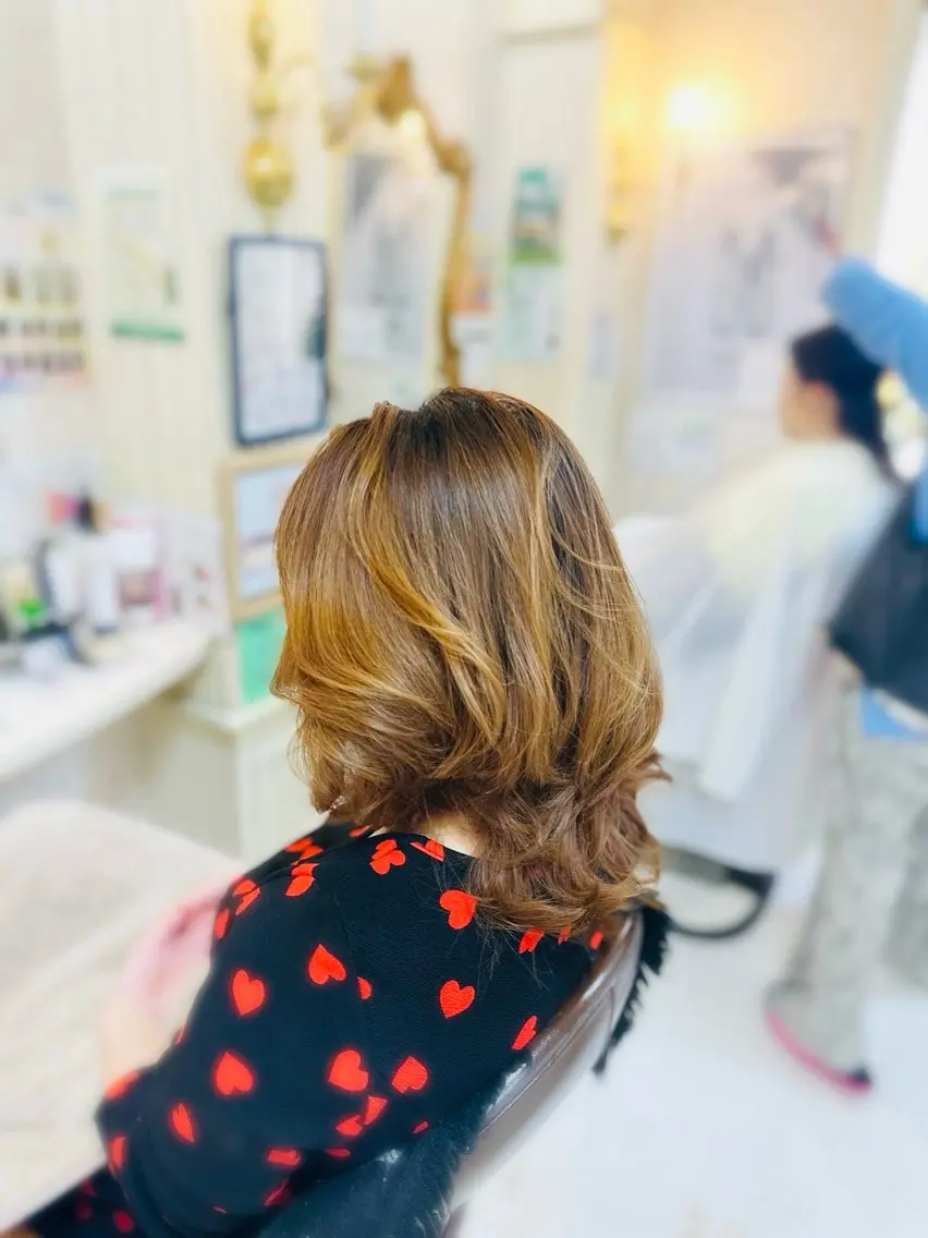 ミディアム レイヤーカット カット 菅沼 美咲のヘアスタイル