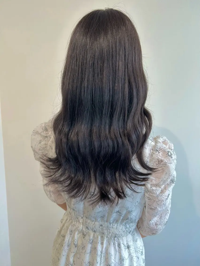 ロング カラー 透明感カラー グレージュ ヘアカラー トリートメント ベージュ/ダブルカラ ー/新潟駅/青柳萌果のヘアスタイル