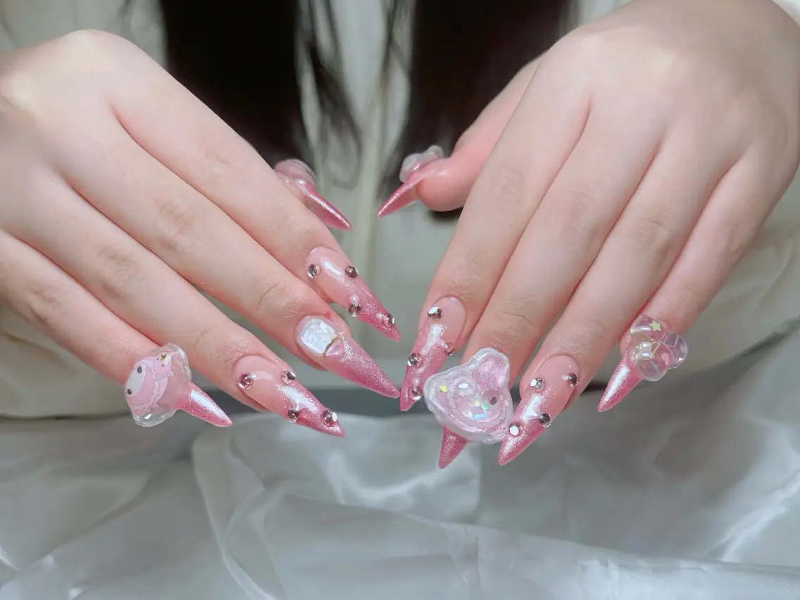 ネイル チークネイル フレンチネイル ガラスフレンチ グラデーション キラキラネイル ハンドネイル Rin Nail 新大久保店のネイルデザイン