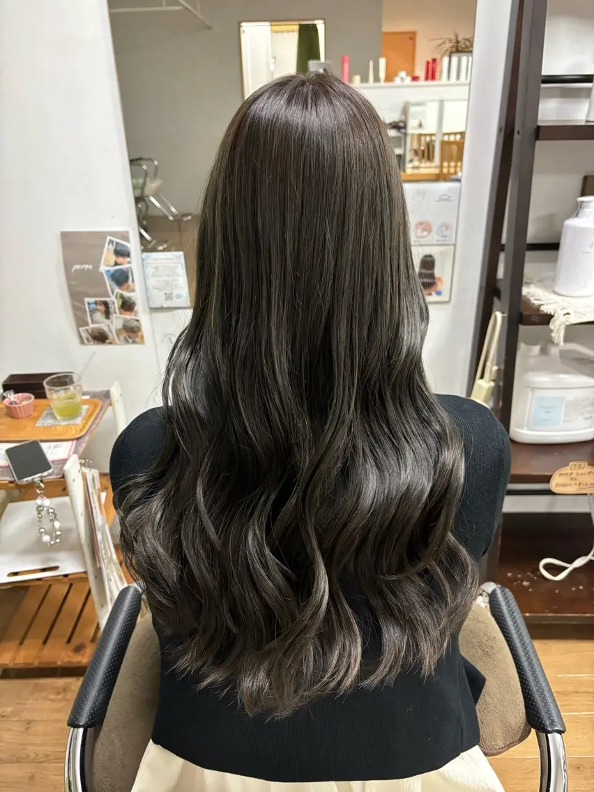 ロング カット ヘアカラー SALOWIN / manaka 🪽のヘアスタイル